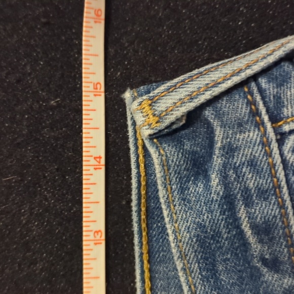 Levi 501 Cut-offs - Picture 4 of 5